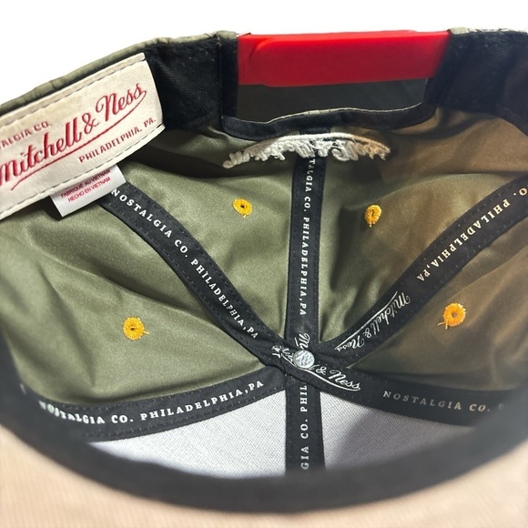 Mitchell and Ness‎ Miami Heat SnapBack Camo Red and White - Picture 6 of 6